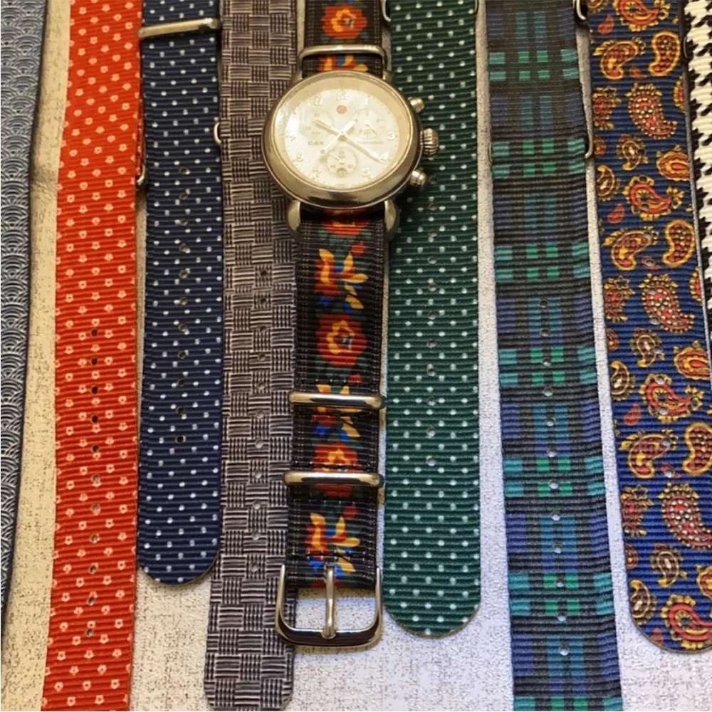 Stylish Interchangeable Watch Straps - Picture 6 of 8